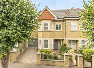 Properties for sale in Feltham Avenue - KT8 9BL view1