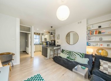 Properties for sale in Fieldway Crescent - N5 1QA view1