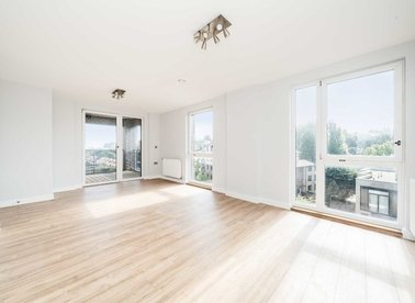 Properties for sale in Finchley Road - NW11 8AT view1