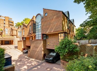 Properties for sale in Firecrest Drive - NW3 7ND view1