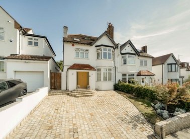 Fitzalan Road, London, N3