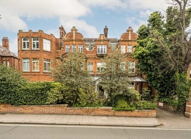 Properties for sale in Fitzjohns Avenue - NW3 6NP view1