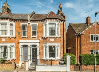 Properties for sale in Fontarabia Road - SW11 5PF view1