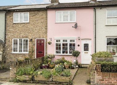 Properties for sale in French Street - TW16 5JH view1
