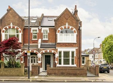 Properties for sale in Fulham Palace Road - SW6 6HX view1
