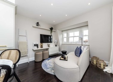 Properties for sale in Fulham Road - SW6 5HD view1