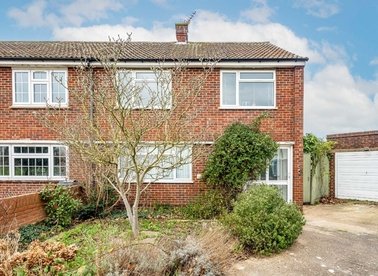 Properties for sale in Gainsborough Gardens - TW7 7PE view1