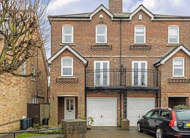 Properties sold in Gander Green Crescent - TW12 2FA view1