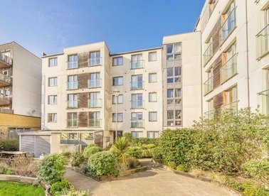 Properties for sale in Garden Road - TW9 4NR view1