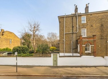 Properties for sale in Gauden Road - SW4 6LL view1