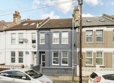 Properties for sale in Gilbey Road - SW17 0QG view1
