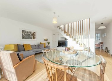 Properties for sale in Gillett Place - N16 8JB view1