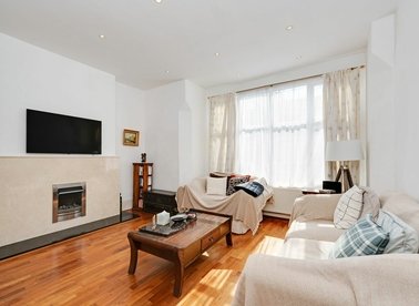 Properties for sale in Glenloch Road - NW3 4BU view1