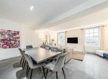 Properties for sale in Gloucester Gardens - W2 6BN view1