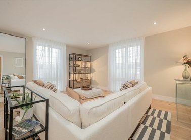 Properties for sale in Gloucester Gardens - W2 6BN view1