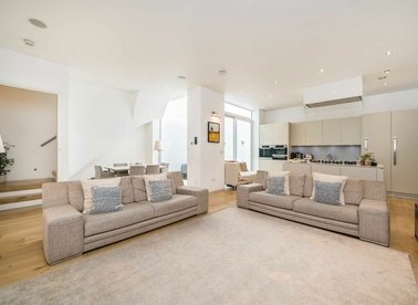 Properties for sale in Gloucester Mews West - W2 6DY view1