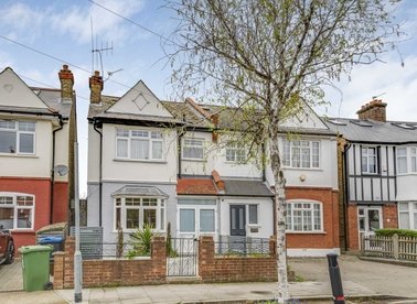 Properties for sale in Gloucester Road - KT1 3QW view1