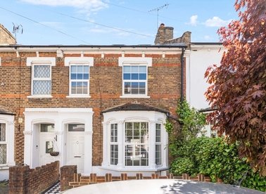 Properties for sale in Gloucester Road - W3 8PD view1