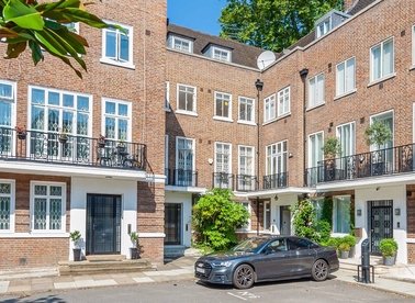 Properties for sale in Gloucester Square - W2 2TJ view1
