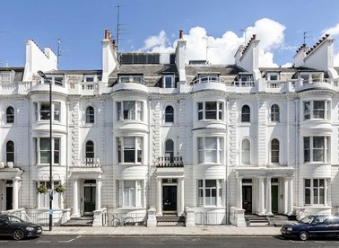 Properties for sale in Gloucester Terrace - W2 6HP view1