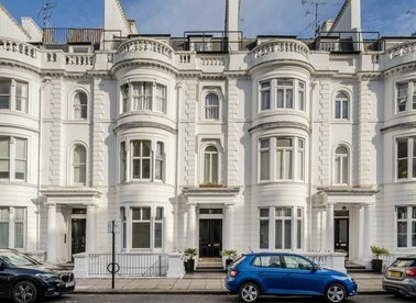 Properties for sale in Gloucester Terrace - W2 6HP view1