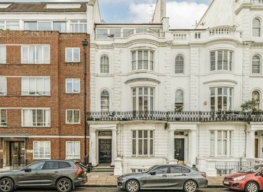 Properties for sale in Gloucester Terrace - W2 3HB view1