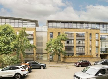 Properties for sale in Goat Wharf - TW8 0AS view1
