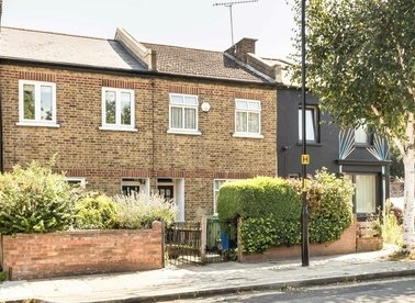 Properties for sale in Gordon Road - SE15 2AF view1