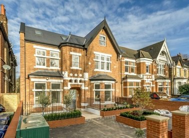 Properties for sale in Gordon Road - W5 2AR view1