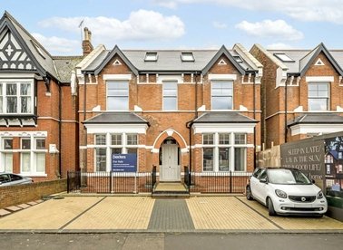 Properties for sale in Gordon Road - W5 2AL view1