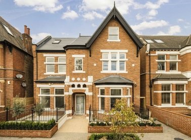 Properties for sale in Gordon Road - W5 2AR view1