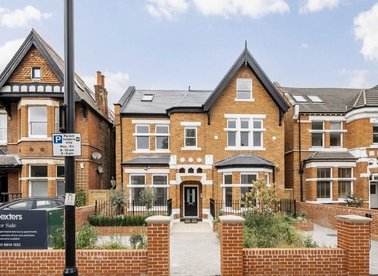 Properties for sale in Gordon Road - W5 2AR view1