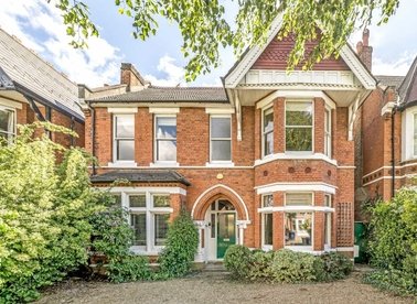 Properties for sale in Gordon Road - W5 2AL view1
