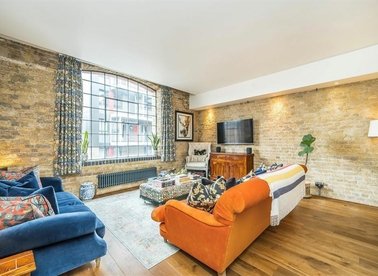 Properties for sale in Gowers Walk - E1 8BH view1