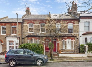 Properties for sale in Gowrie Road - SW11 5NR view1