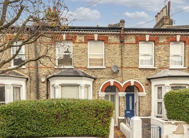 Properties for sale in Gowrie Road - SW11 5NN view1
