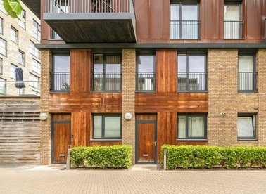 Grand Canal Avenue, London, SE16