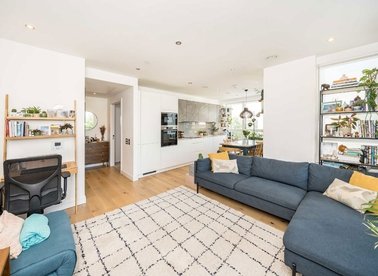 Properties for sale in Grant Road - SW11 2FR view1