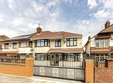 Properties for sale in Great West Road - TW7 5LT view1
