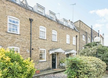 Properties for sale in Greens Court - W11 3AP view1