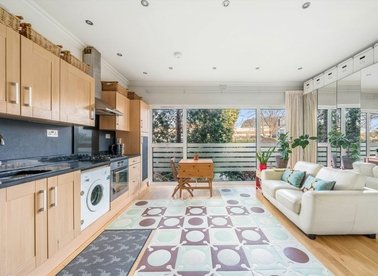 Properties for sale in Hammersmith Grove - W6 7HB view1