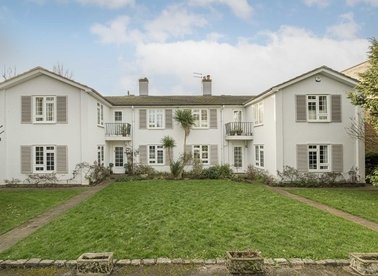 Properties for sale in Hampton Court Road - KT8 9BP view1