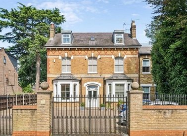 Properties for sale in Hampton Road - TW11 0JW view1