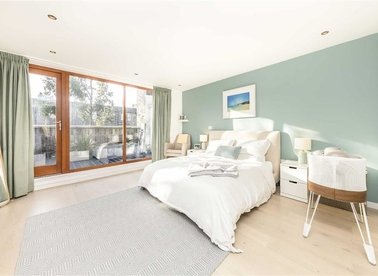 Properties for sale in Hatcham Park Mews - SE14 5PY view1