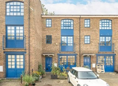 Properties for sale in Hatcham Park Mews - SE14 5PY view1