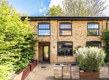Properties for sale in Hatcham Park Mews - SE14 5QA view1