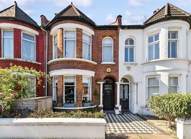 Properties for sale in Haverhill Road - SW12 0HE view1