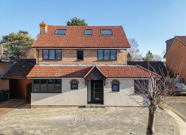 Properties for sale in Hazelbury Close - SW19 3JL view1