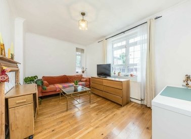 Properties for sale in Hazelhurst Road - SW17 0UB view1