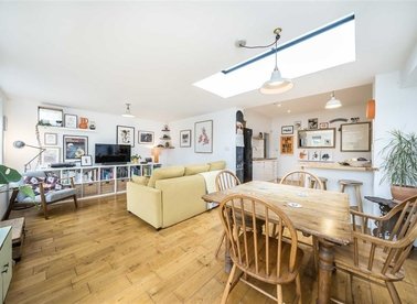 Properties for sale in Heather Road - SE12 0UQ view1